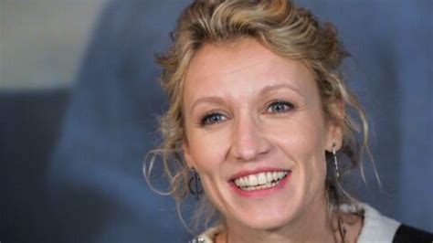 PHOTO Alexandra Lamy Canon En Bikini Sur La Plage Elle Affiche