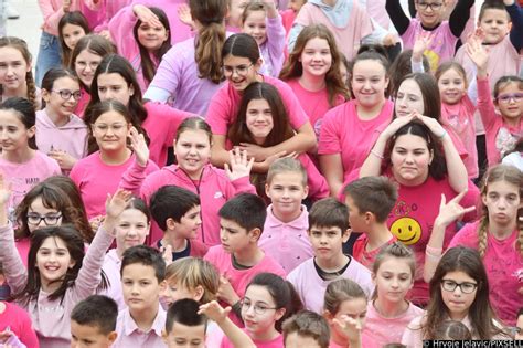 Foto U Enici O Meterize Obilje Ili Dan Borbe Protiv Nasilja Nad Vr Njacima