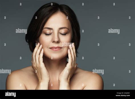 Beautiful Middle Aged Brunette Woman Hi Res Stock Photography And Images Alamy