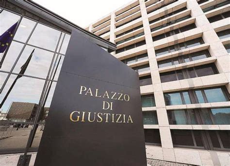 Revenge Porn A Rimini Invia Video Hot Per Vendetta Anche Alla Preside Della Scuola Chiesti Anni