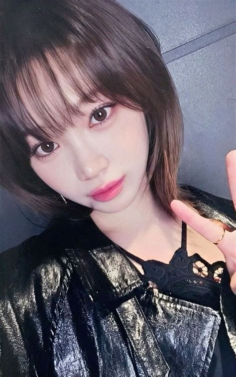 Le Sserafim Hot Scans