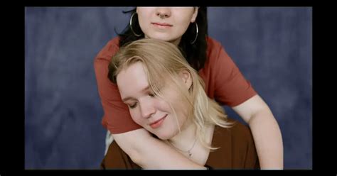 Μόνο εδώ Τα πιο καυτά φιλιά που αντάλλαξαν διάσημες Ελληνίδες Hot News Τα πιο καυτά