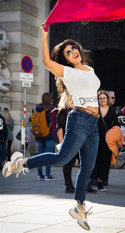 Aishwarya Rajesh Hot Images Actress Aishwarya Rajesh Shows Hot Structure In Tight Tshirt And