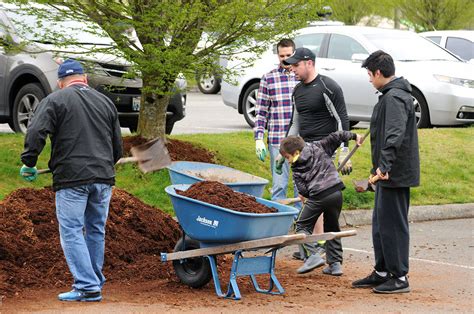 Volunteers improve Federal Way parks during Parks Appreciation Day ...