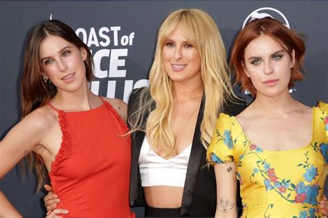 Las Hijas De Demi Moore Y Bruce Willis Fueron Al Super En Bikini Y Dejaron La Tole Tole