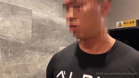 Hot Asians In A Public Bathroom BoyFriendTV