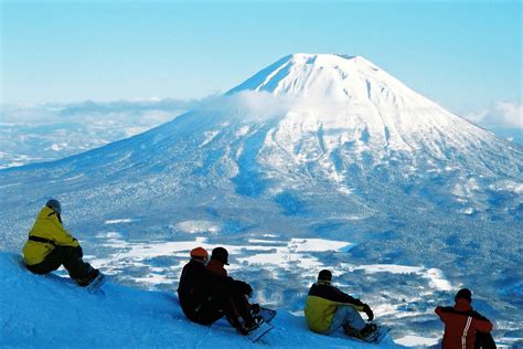 Guide to Niseko snowboarding holidays in Japan