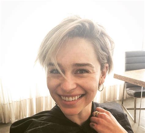 Emilia Clarkes Short New Haircut Gets Criticized Video