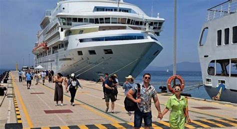 Ku Adas Na Kruvaziyerle Bin Turist Geldi