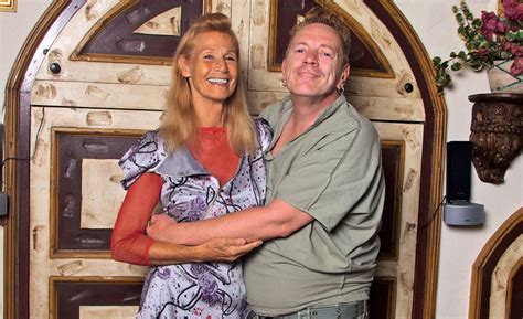 Nora Foster esposa de John Lydon Sex Pistols morre aos 80 anos Ligado à Música