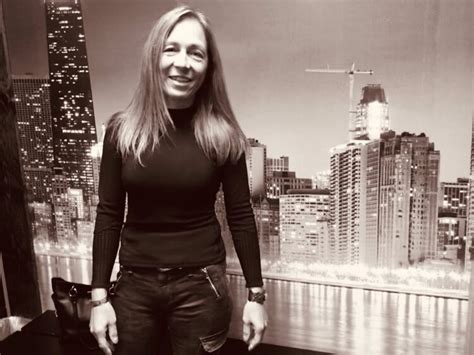 8 Hot Sexy Michelle Oakley Bikini Pics