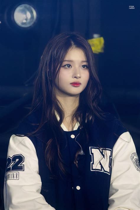 Nmixx Sullyoon 韓国女性 Twice スタイル コリアンビューティー