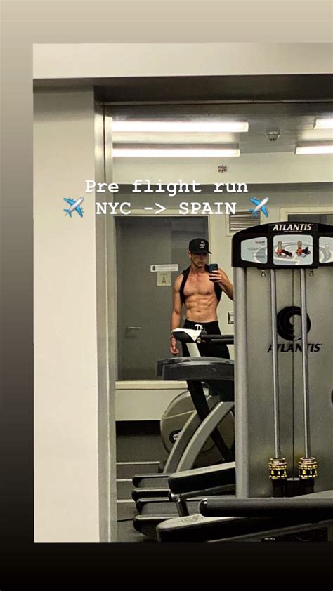 Pin De Mike Russo En Hot Pose Foto Pose Foto