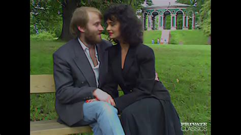 Pussy Haired Veronique Lefay In A Threesome XNXX