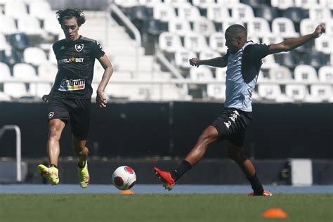 Escalação do Botafogo Matheus Nascimento deve ser titular na estreia