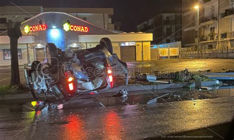 Corigliano Rossano Rocambolesco Incidente A Schiavonea Conducente Illeso