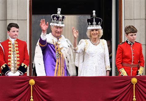 King Charles, Royals Wave From Balcony Without Harry On Coronation