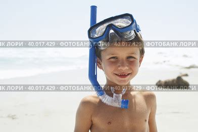 Nude kids Стоковые изображения и видеоролики для СМИ рекламы и дизайна по низким ценам