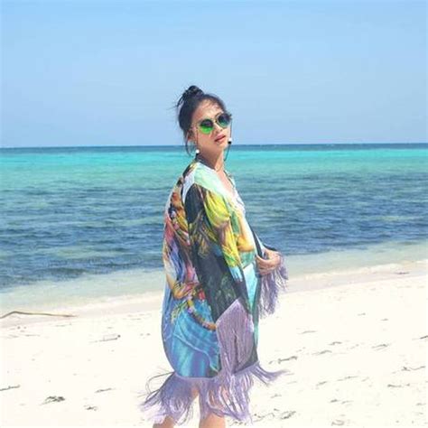 Hot Sexy Rini Yulianti Bikini Pics