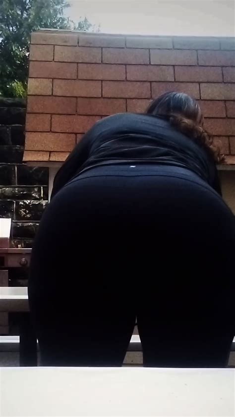 Mega Booty On Bbw Ebony In Black Leggings