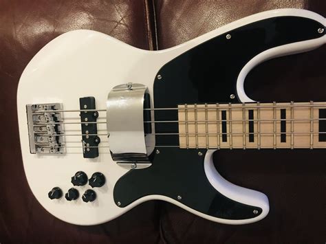 Jackson Concert Bass | Bassic.de