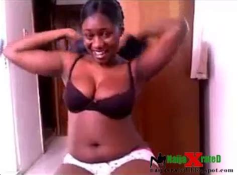 Ghana Girl Shakes Big Booty Naked For Lover On Camera