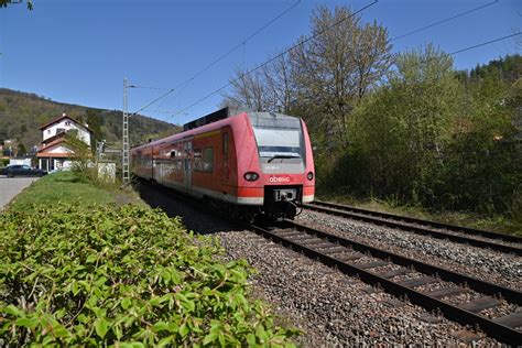 Durch Neckargerach gefahren kommt als Ersatzzug für Abellio der 425 801