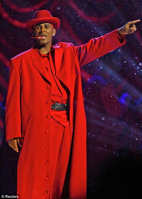 R Kelly Jury Is Shown 27 Minute Tape Of Soul Star Allegedly Having Sex With A Girl 13 Daily