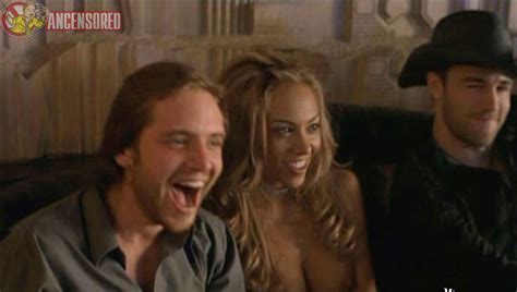 Naked Carla Harvey In Standing Still