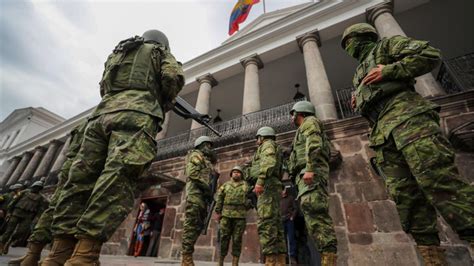 Ecuador sigue en shock en el primer día de la guerra declarada al