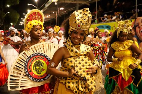 Primeiro Dia De Carnaval Em Salvador Tem Ivete E Samba