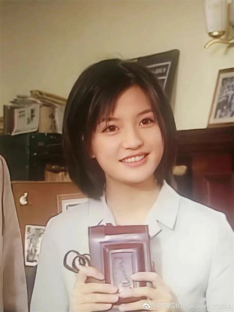 Why did the little swallow Zhao Wei, who was popular all over the