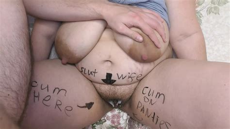 Corno Marido Come Ou A Masturbar Seu Pau Em Sua Esposa Peituda Bbw E Cobriu A De Porra E Corpo