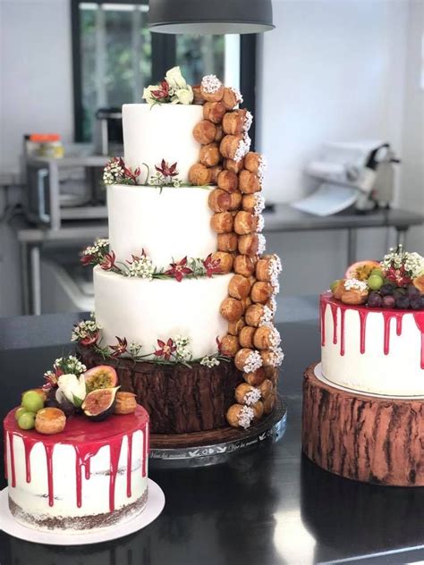 Wedding Cake Cascade De Choux Et Ses Naked Cake Assortis Deco Gateau