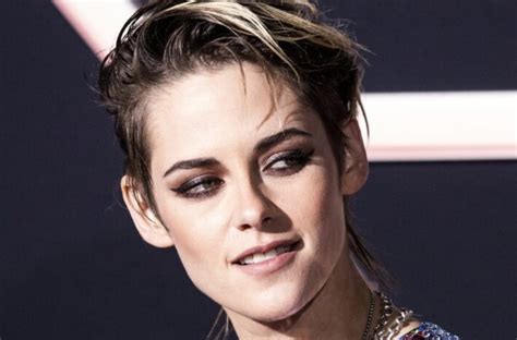 Almost Naked Kristen Stewart Appeared On The Red Carpet In An