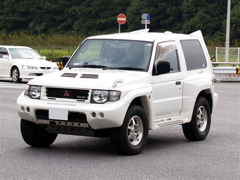 Тюнинг Митсубиси Паджеро, фото тюнинга салона Mitsubishi Pajero