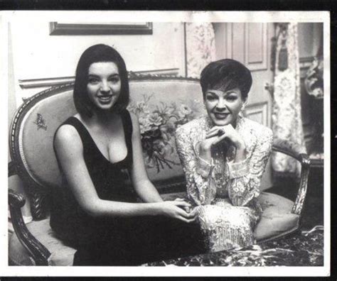 Liza-Minnelli-and-her-mother-Judy-Garland