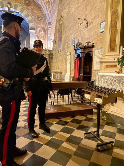 Sottraeva Le Questue In Chiesa Dalla Cassetta Delle Offerte