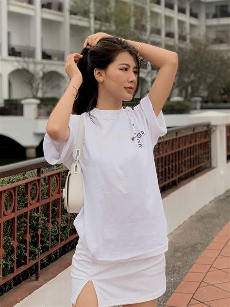 Hot girl Nga Kin Học xong đại học muốn theo đuổi nghề MC người mẫu chuyên nghiệp