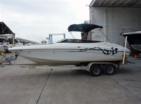 1st Image For 2004 22 Crownline Boats 225 Bow Rider