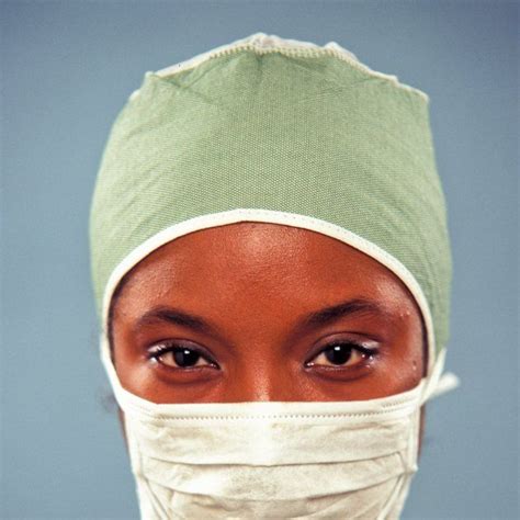 Johns Hopkins Welcomes Its First Black Female Neurosurgeon Resident ...