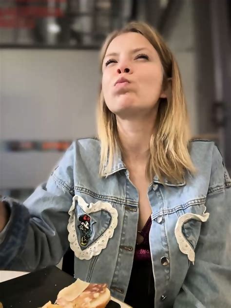 Sexy Blonde Annie