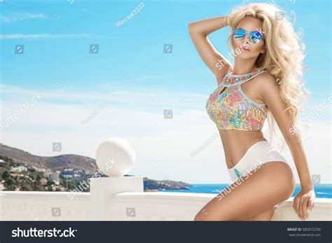 Beautiful Stunning Sexy Blonde Woman Sunglasses Stock Photo 585072250 Shutterstock