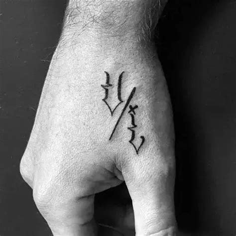 35 Hand Tattoos For Men Ideas And Designs By Dezaynoz Issuu