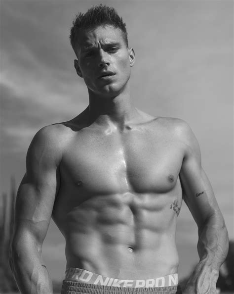 Matthew Noszka Nude