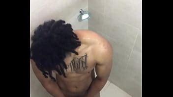 Quiero una garganta profunda aquí en mi baño XVIDEOS