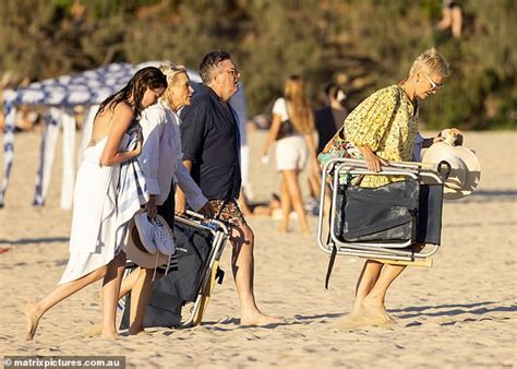 Jessica Rowe Sizzles As She Shows Off Her Age Defying Figure In Bikini Daily Mail Online