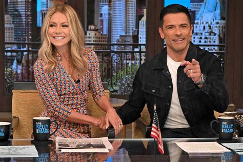 Kelly Ripa Urges Husband Mark Consuelos To Pose Nude