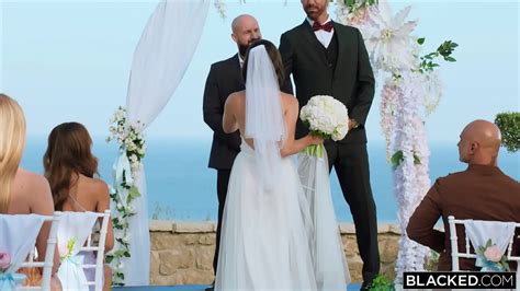 BLACKED Stunning Babe Fucked In BBC Threesome XNXX