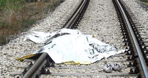 Muore Travolto Dal Treno Roma Palermo Tragedia A Santa Flavia Siciliafan